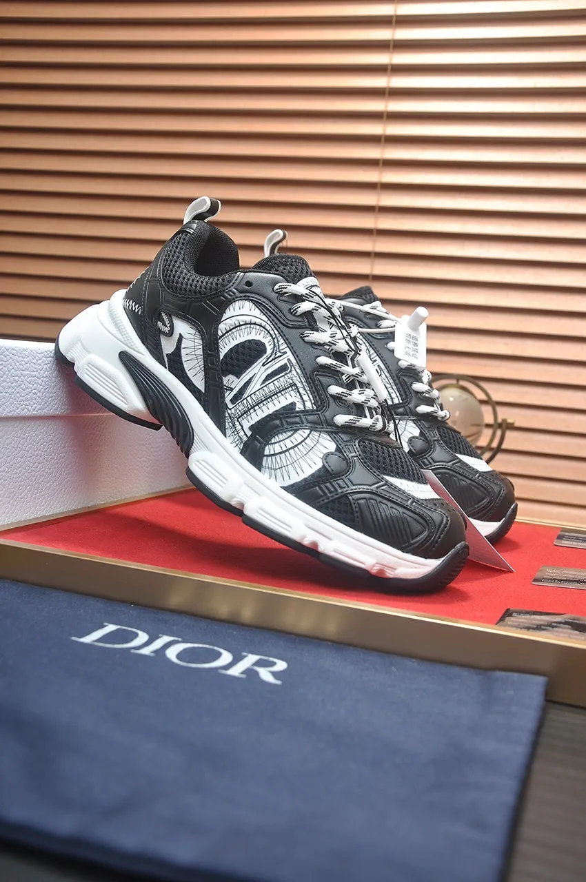 Men's shoes 💰: 640💶 (couples model) Brand: Dior (Dior) Standard code: Women's code 35-40. Men's code 38-44 (45 customized) Grade: Same as the official website Material: Top-quality original cowhide stitching Original wear-resistant and lightweight outsole Style category: Fashionable casual shoes Distinguished luxury brand elements top luxury Color: Actual picture color